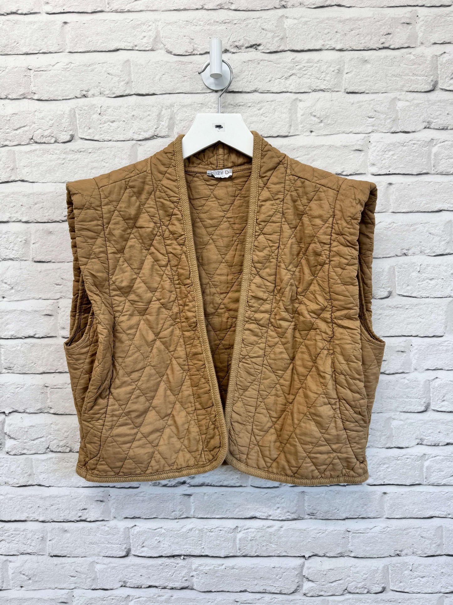 Caleb Short Quilted Waistcoat | Camel