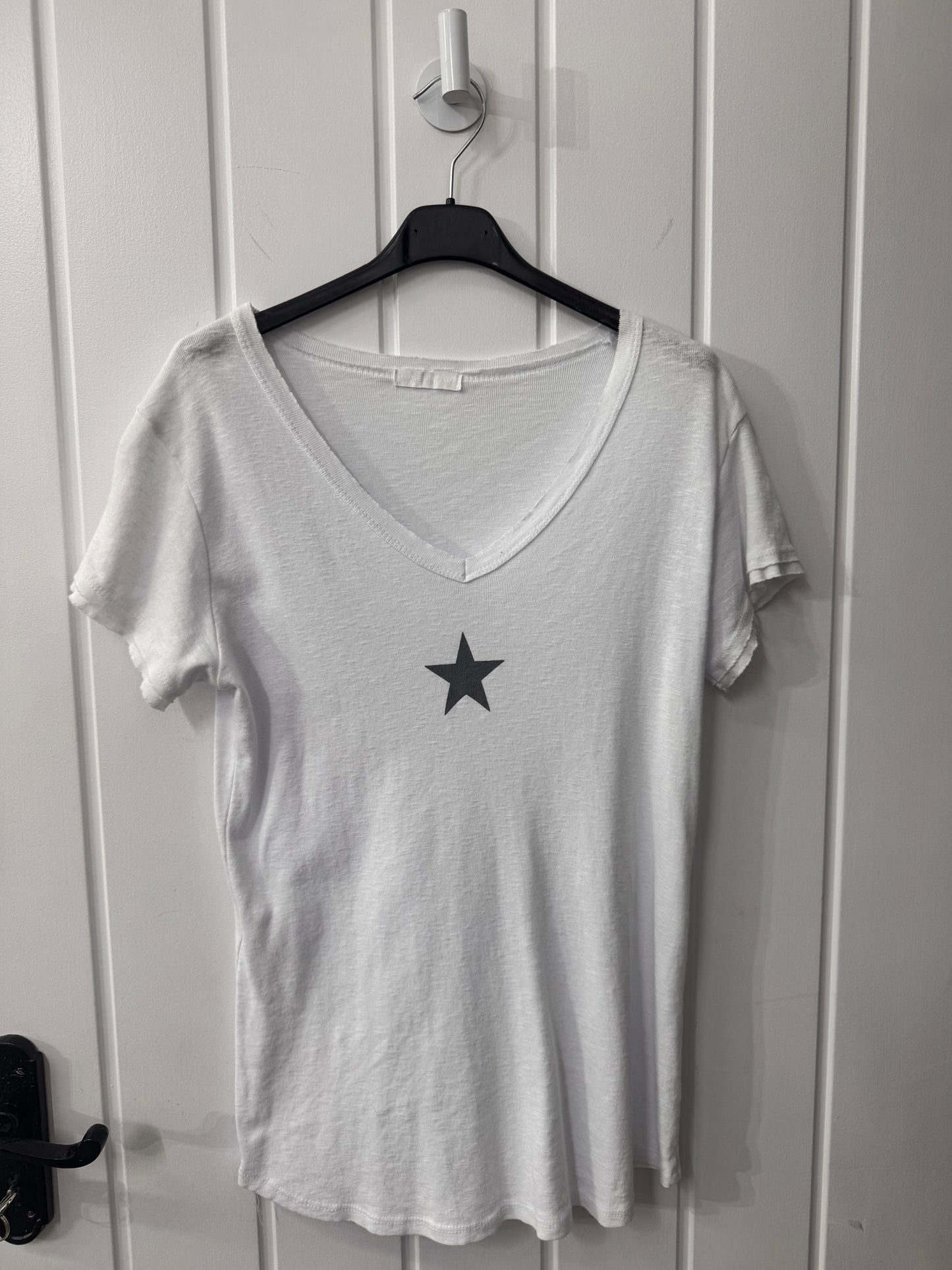The Drift V-Neck Tee | White with Grey Star