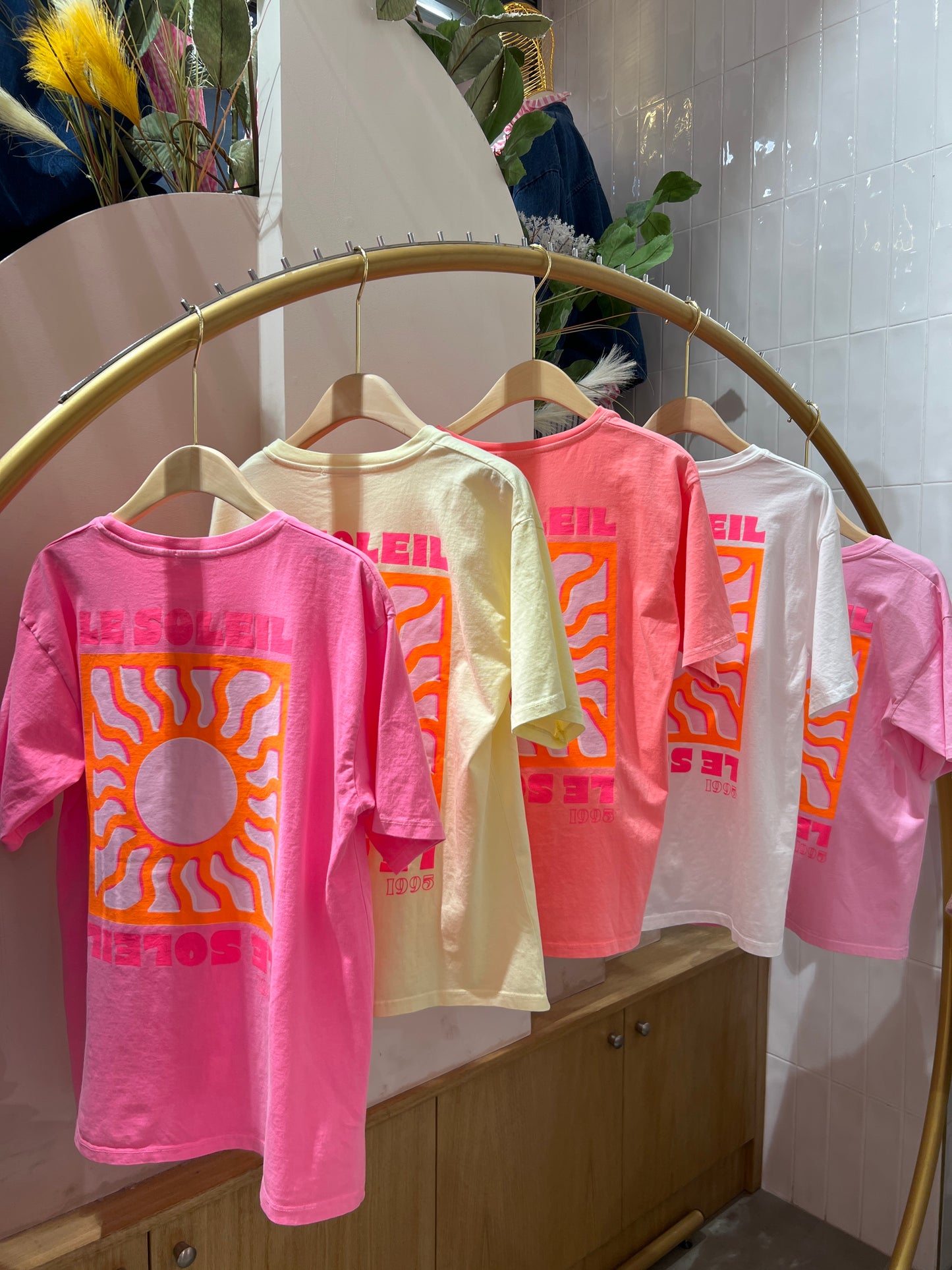 Soleil 1995 T-Shirt | Neon Pink