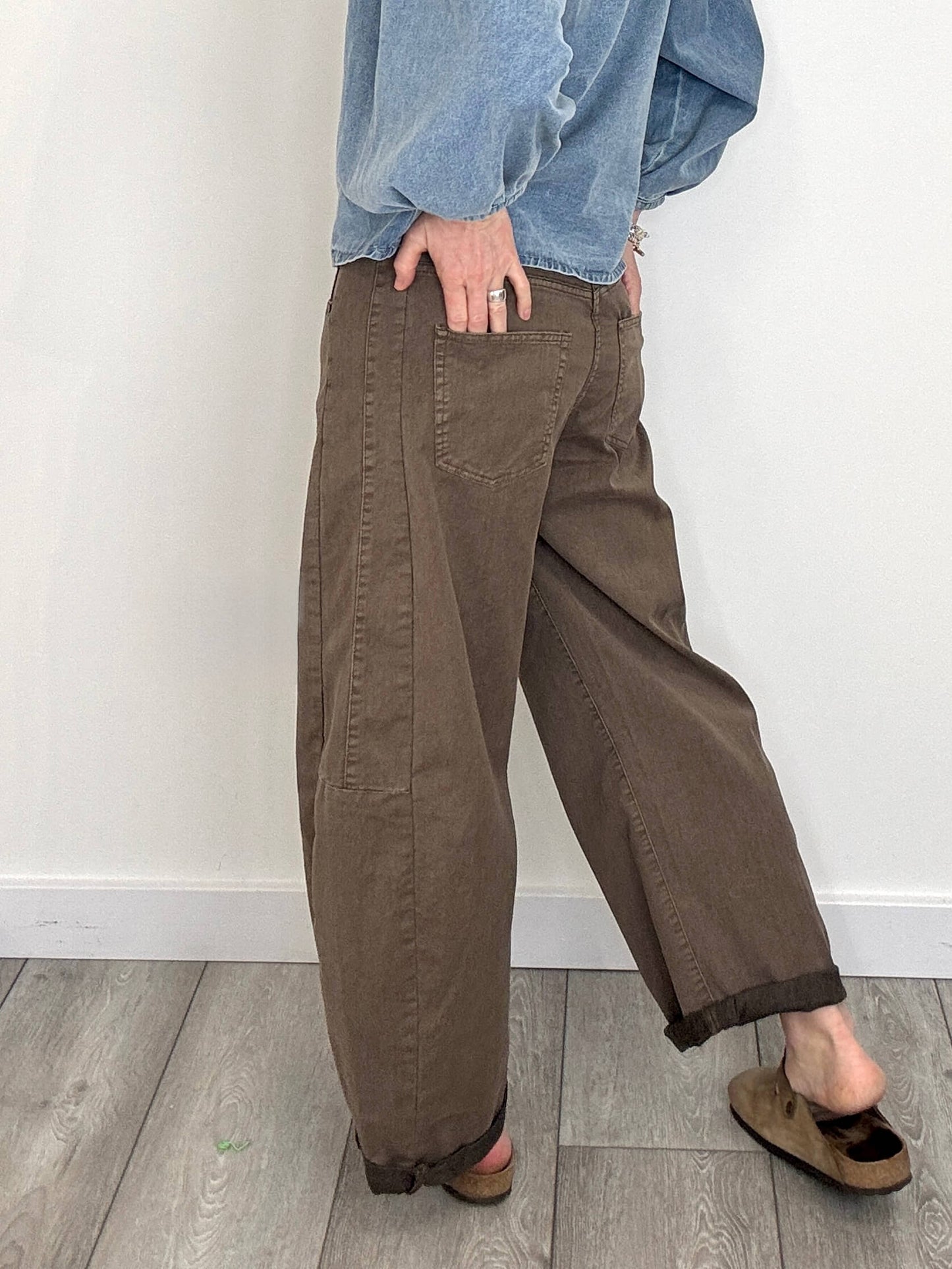 SPRING Carnaby Barrel Jeans |  Mocha (NEW)