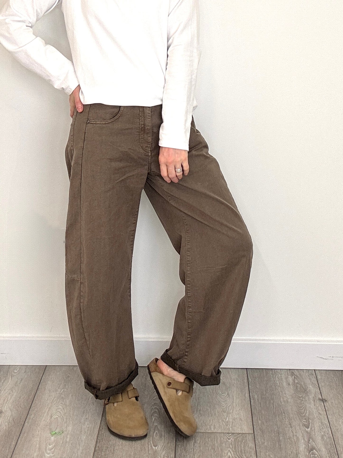 SPRING Carnaby Barrel Jeans |  Mocha (NEW)