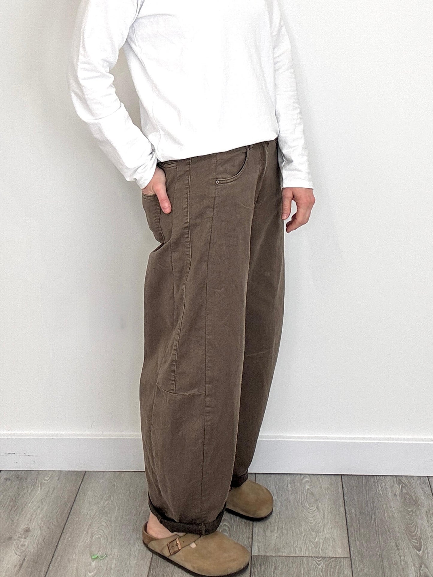SPRING Carnaby Barrel Jeans |  Mocha (NEW)