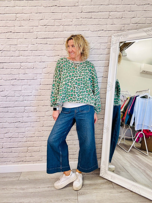 Lola Sweatshirt | Green Leopard